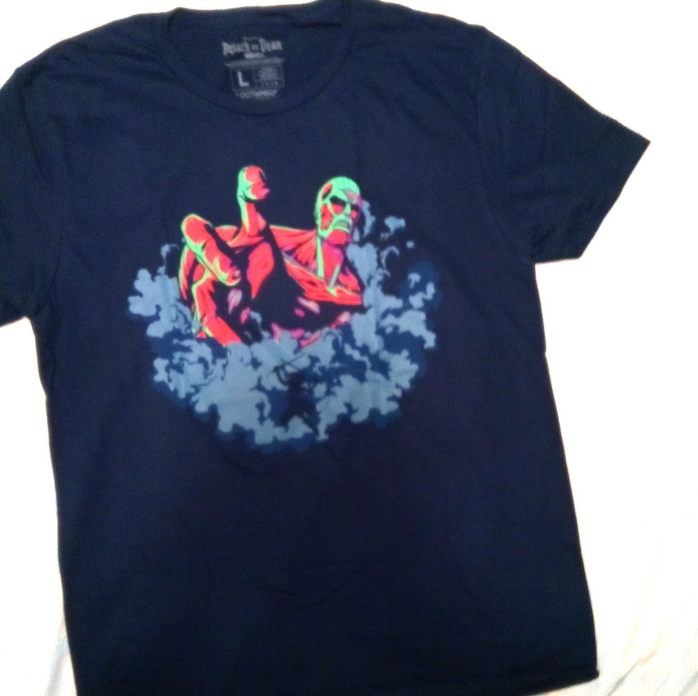 New - Lootcrate - Attack On Titan Shirt